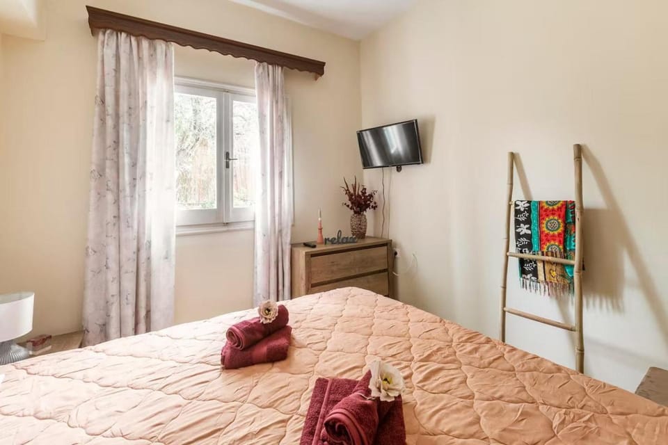 Bed, Bedroom, internet, towels, wardrobe