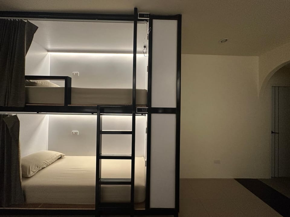 Bedroom, bunk bed