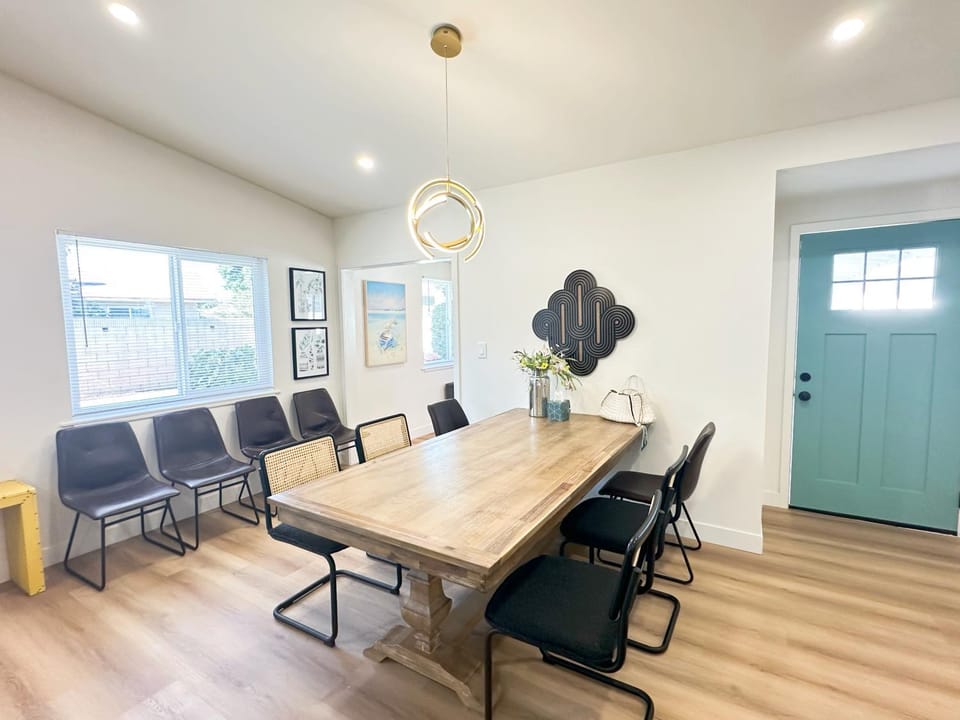 Private pool blackdoor 4 bedrooms 3 bathrooms House in Covina