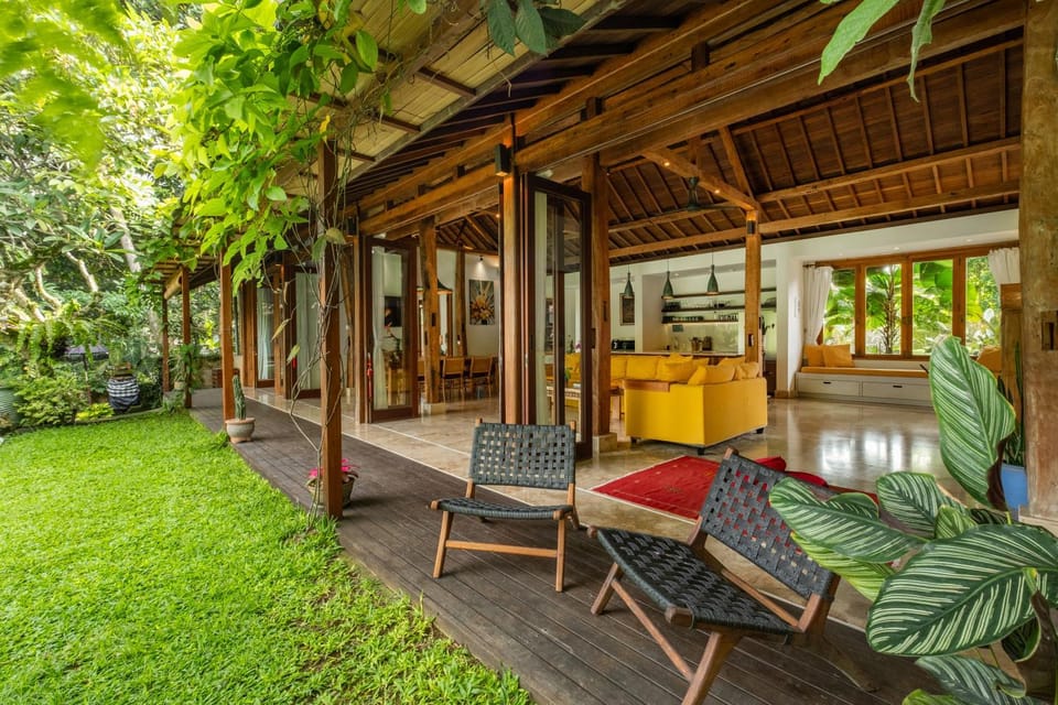 Property building, Day, Garden, View (from property/room), Balcony/Terrace, Living room, Seating area, Garden view