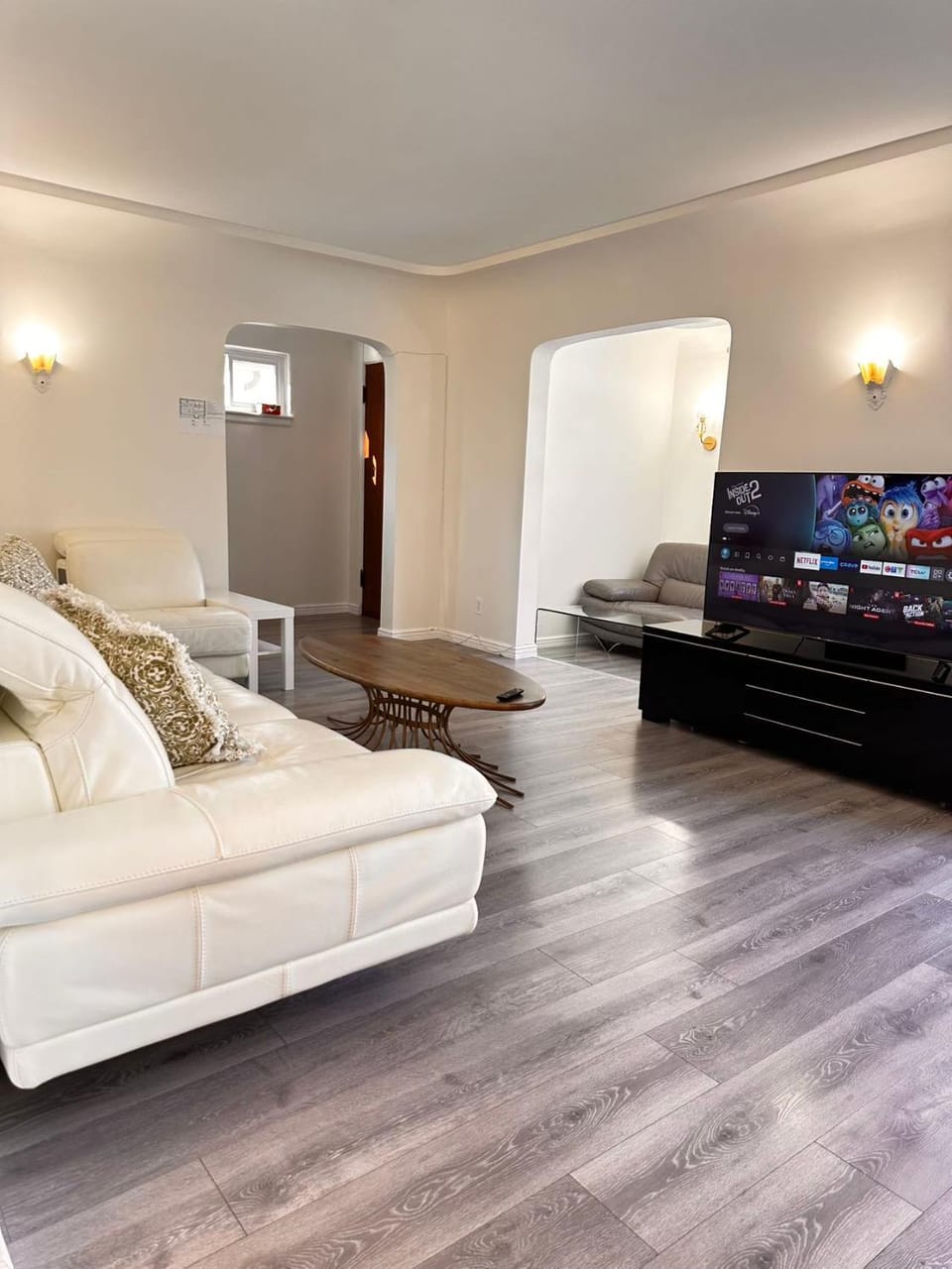 Communal lounge/ TV room, TV and multimedia, Living room, Seating area, Evening entertainment