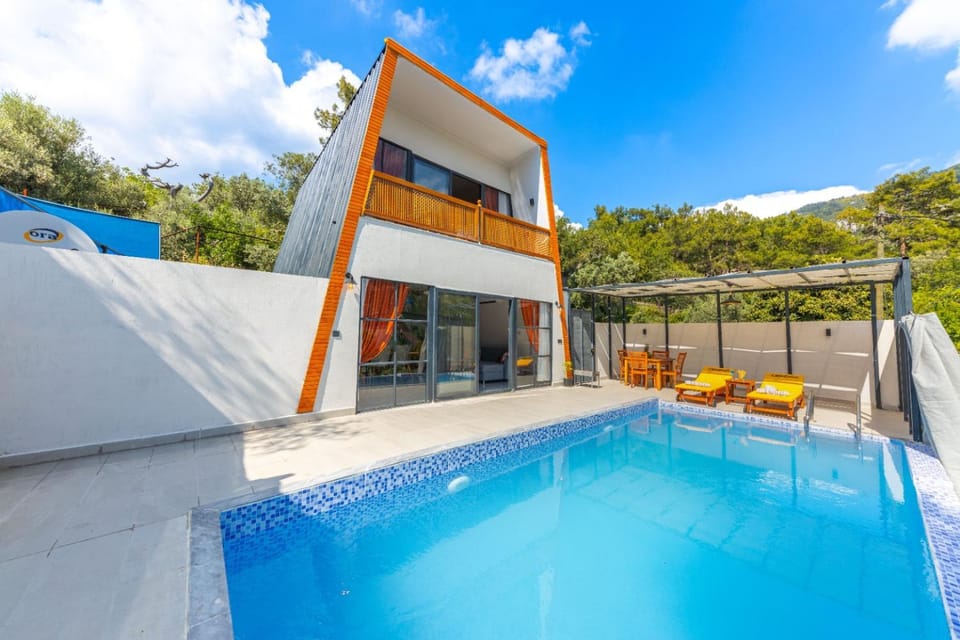 Property building, Patio, Swimming pool, sunbed