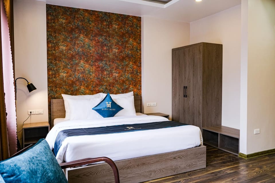 Bed, Photo of the whole room, Bedroom, wardrobe