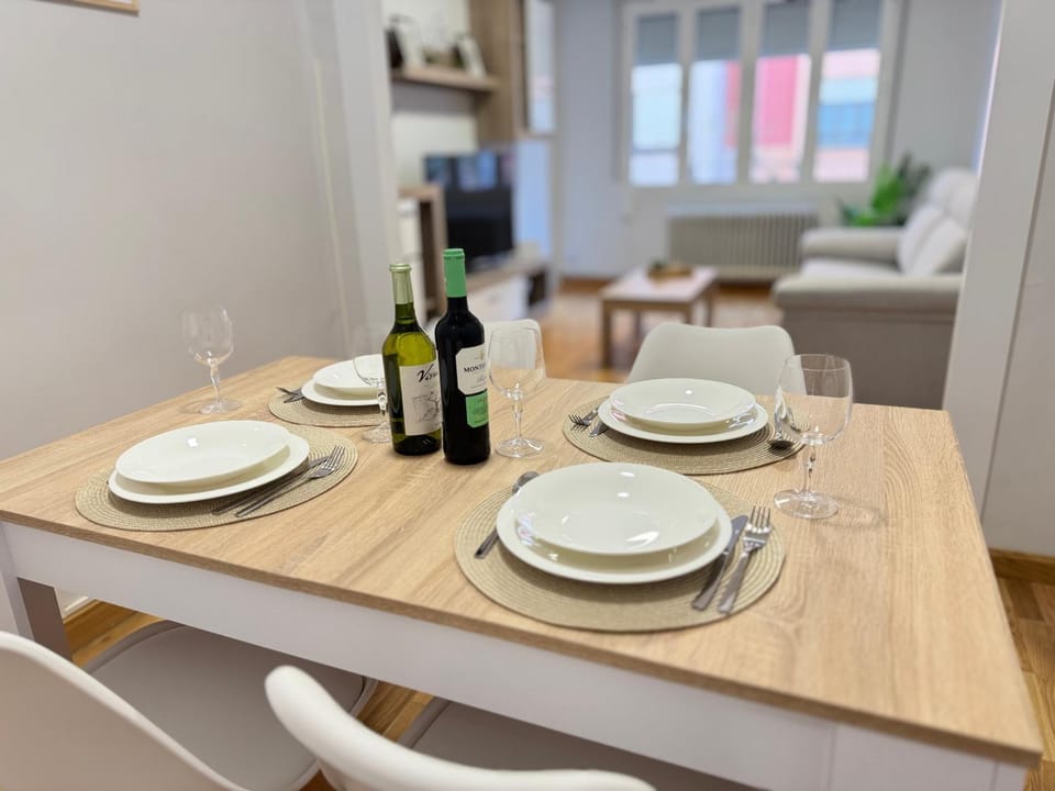 Kitchen or kitchenette, Food and drinks, Dining area