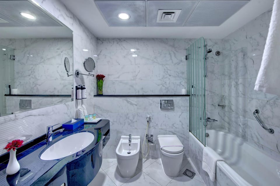 Toilet, Bath