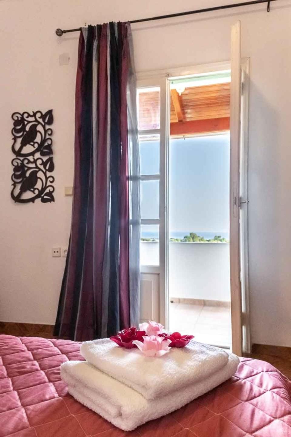 Bed, Photo of the whole room, Bedroom, Sea view, Sea view, internet, internet, towels, wardrobe, air conditioner