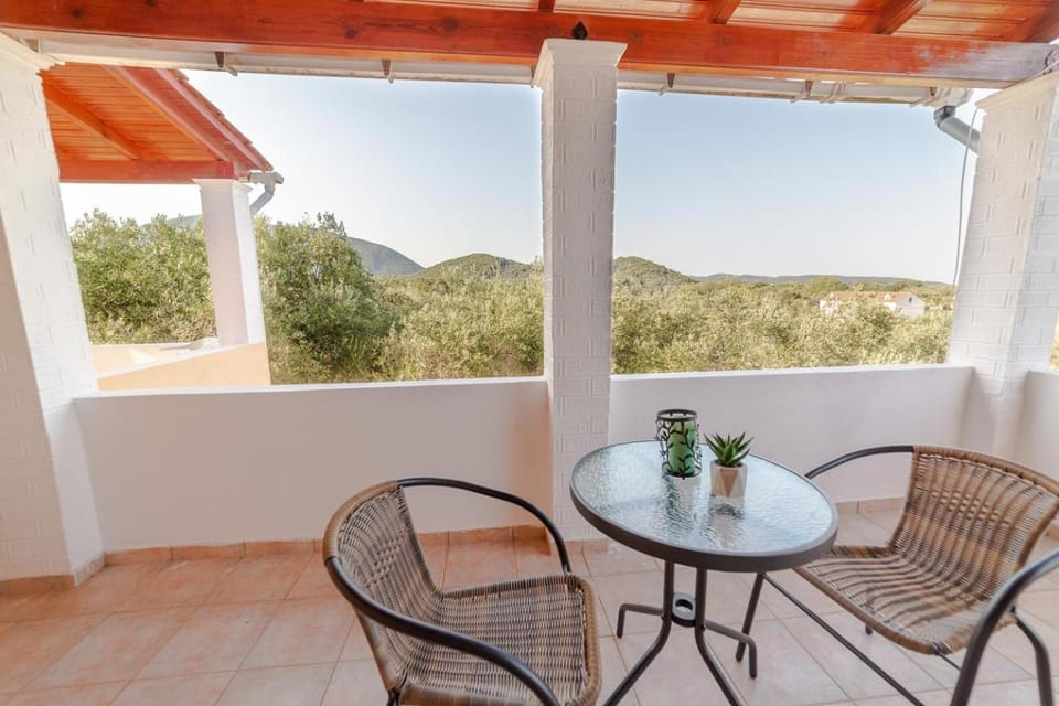 Patio, Day, Natural landscape, View (from property/room), Balcony/Terrace, Balcony/Terrace, Dining area, Mountain view
