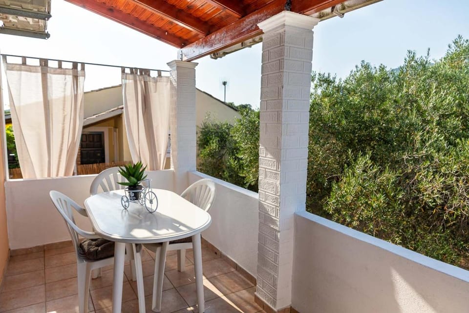 Patio, Spring, Day, Natural landscape, Garden, View (from property/room), Balcony/Terrace, Balcony/Terrace, Dining area, Garden view