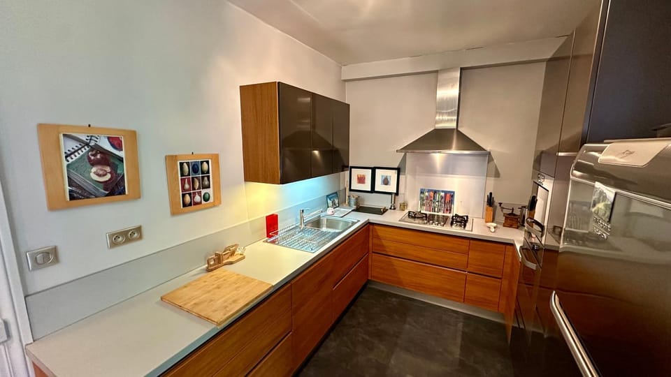 Kitchen or kitchenette