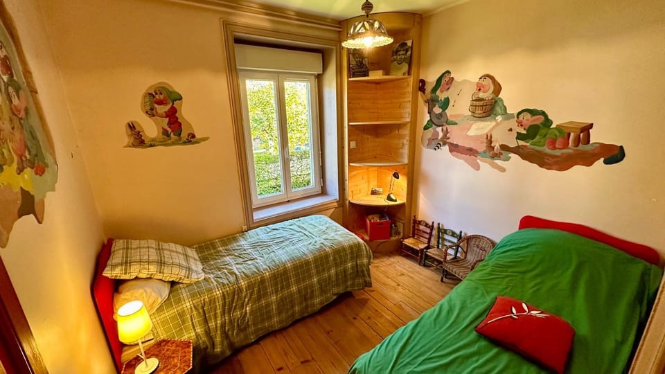 Bed, Photo of the whole room, Bedroom