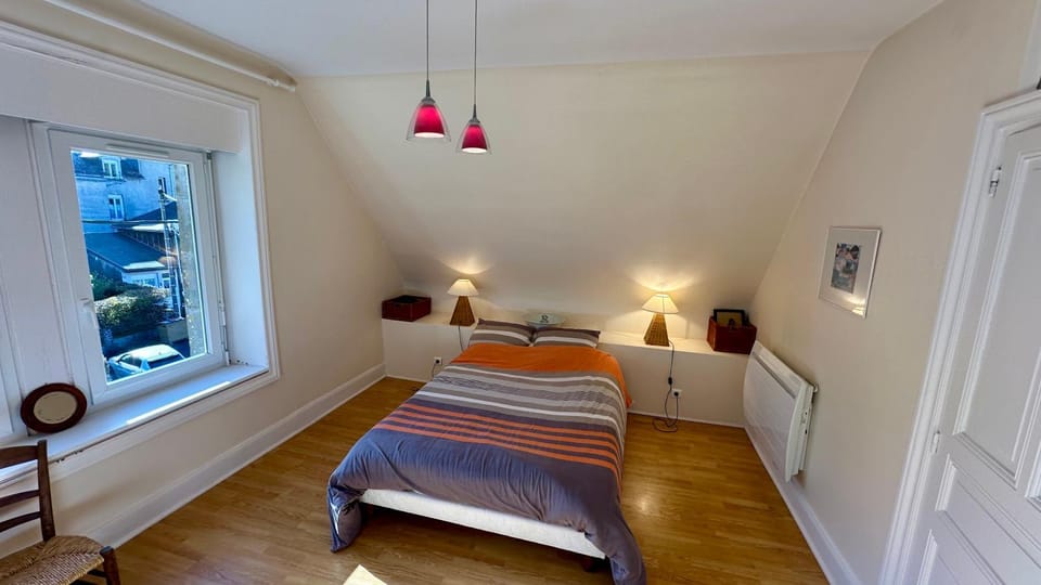 Bed, Photo of the whole room, Bedroom