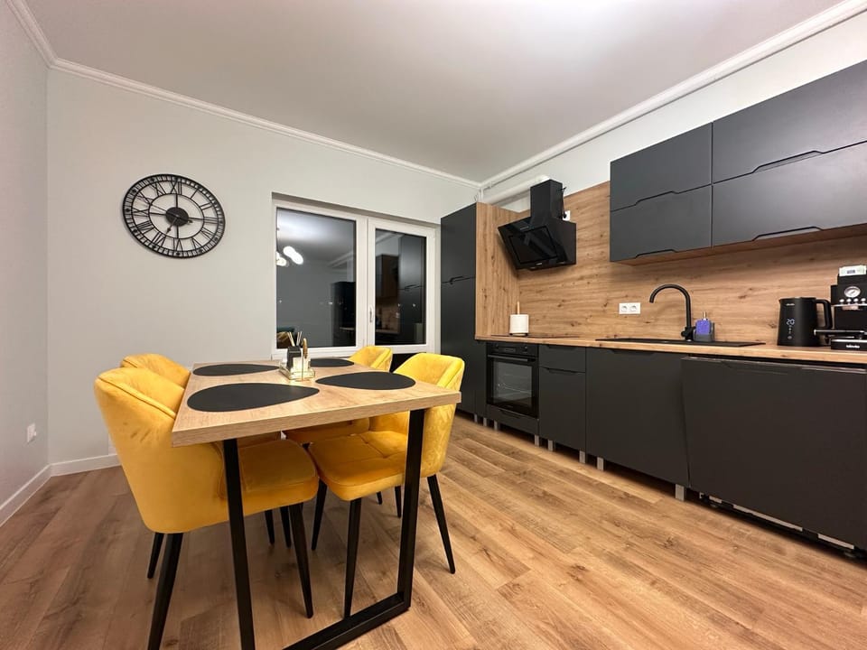 Dining area, kitchen