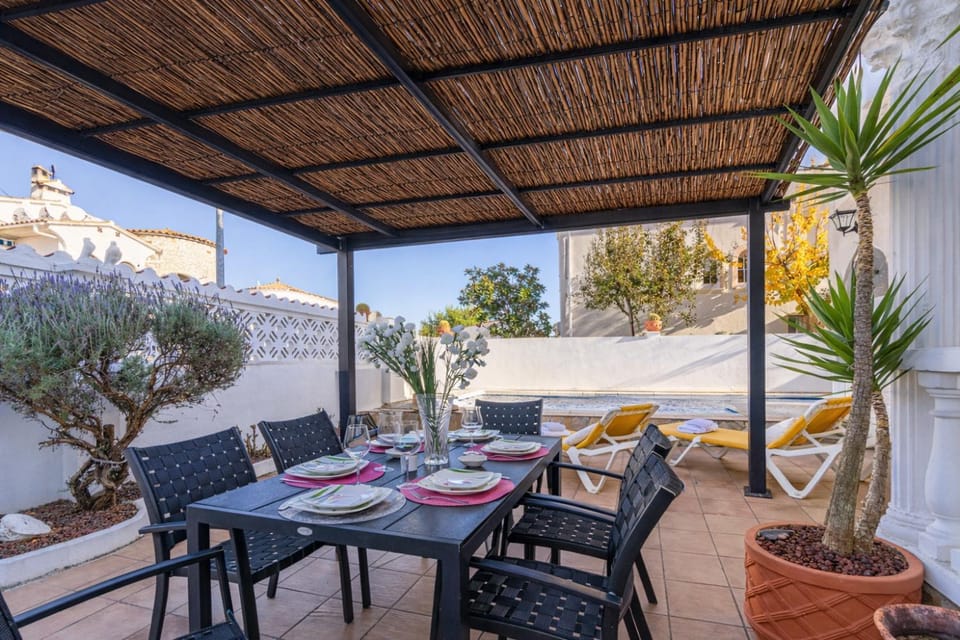 Off site, Balcony/Terrace