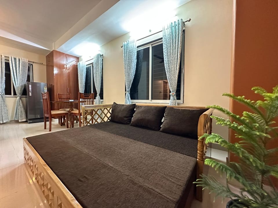 Bed, Dining area
