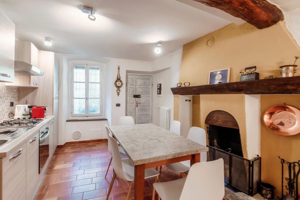 Dining area, kitchen