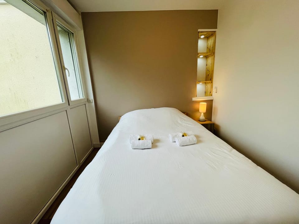 Bed, Bedroom