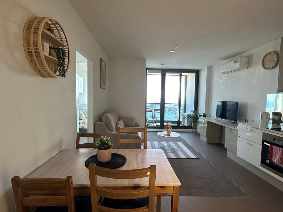 Communal lounge/ TV room, TV and multimedia, View (from property/room), Balcony/Terrace, Kitchen or kitchenette, Living room, Seating area, Dining area, Evening entertainment