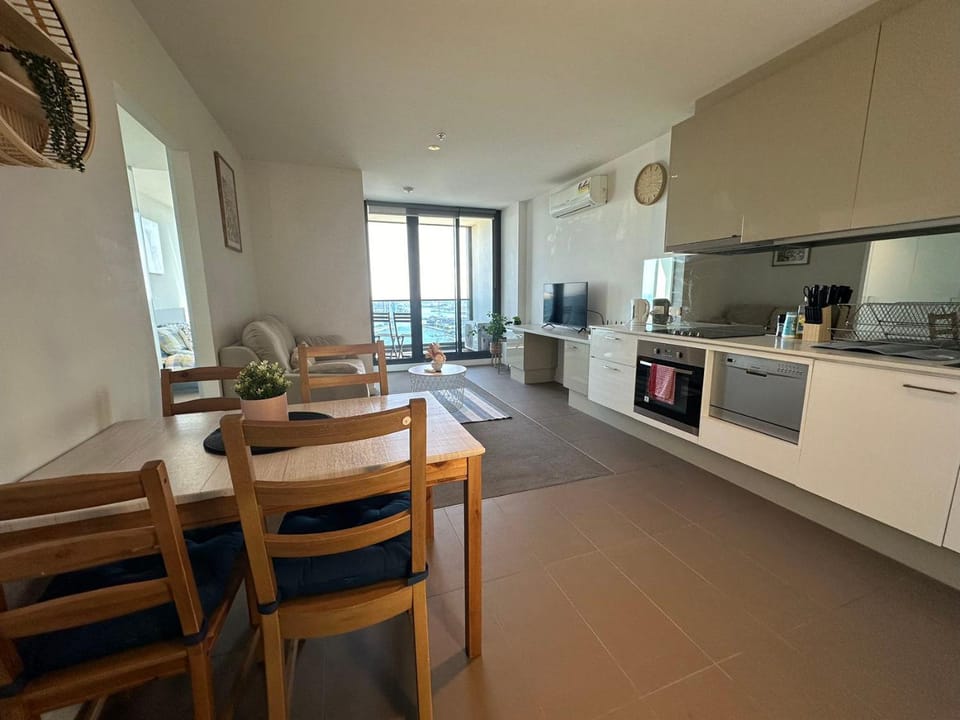 Kitchen or kitchenette, Living room, Seating area, Dining area, dishwasher, oven, pet friendly, stove, toaster