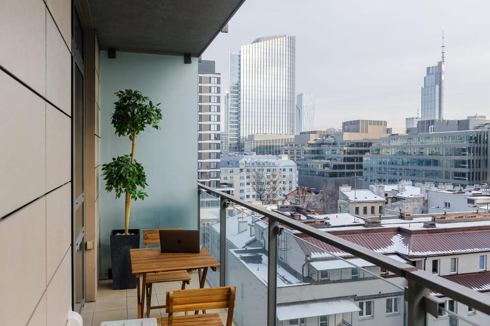 Property building, View (from property/room), Balcony/Terrace, City view, Inner courtyard view