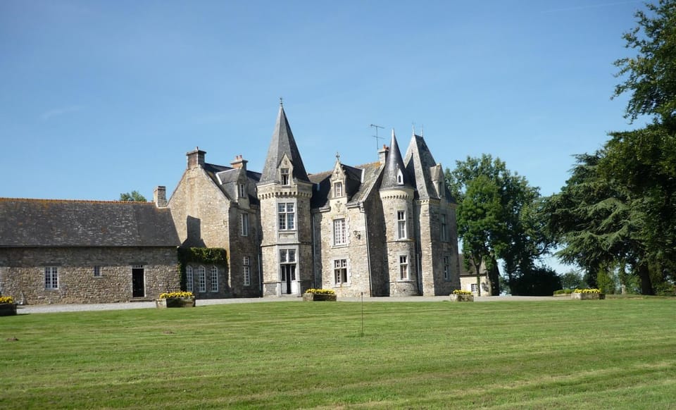 Château des Cours - Gîte La Providence House in Brittany