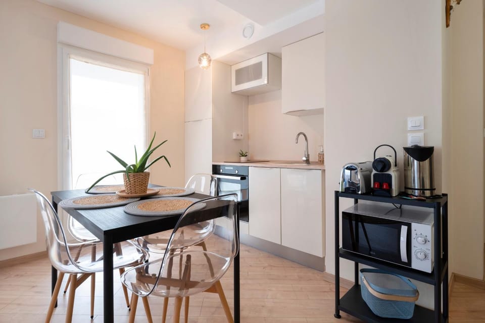Coffee/tea facilities, oven, toaster