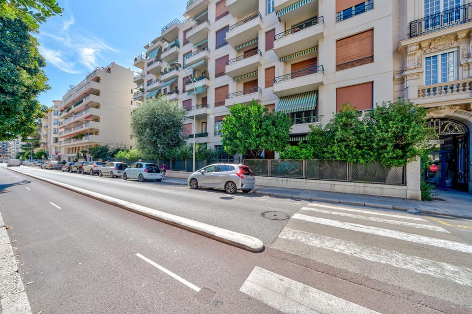 Property building, Day, City view, Street view, Location