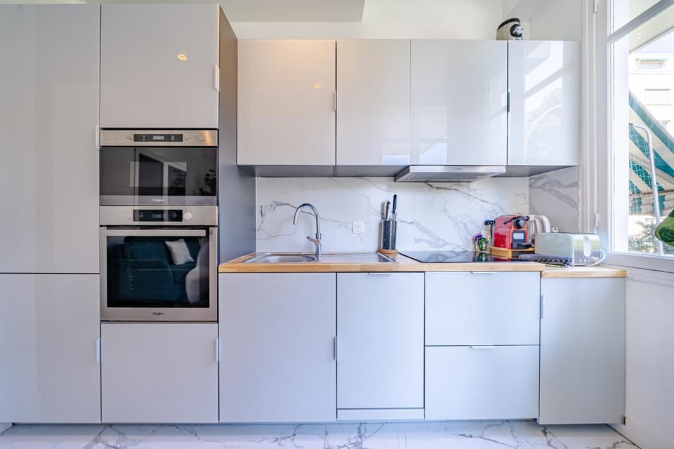 Coffee/tea facilities, Kitchen or kitchenette, dishwasher, oven