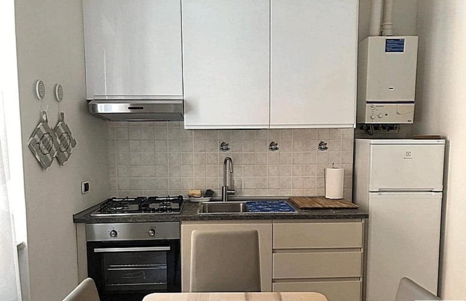 Kitchen or kitchenette, oven, stove