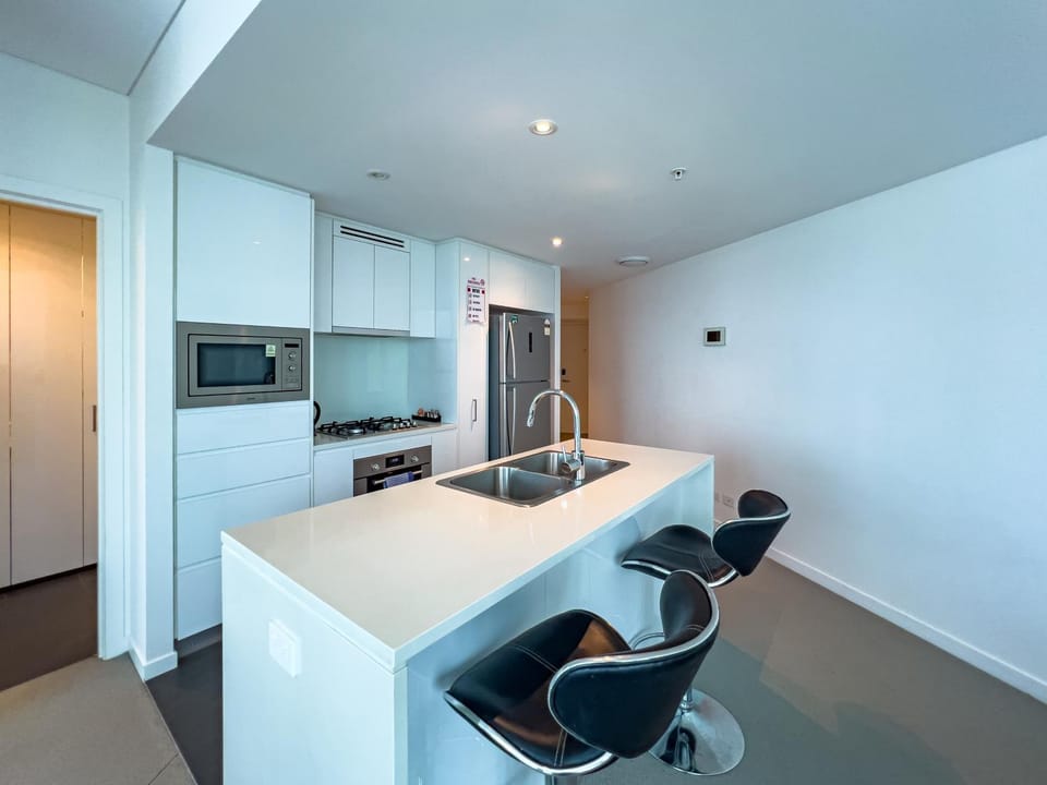 Stunning 1BR Skytower Retreat in CBD's Heart C2 Apartment in Kangaroo Point
