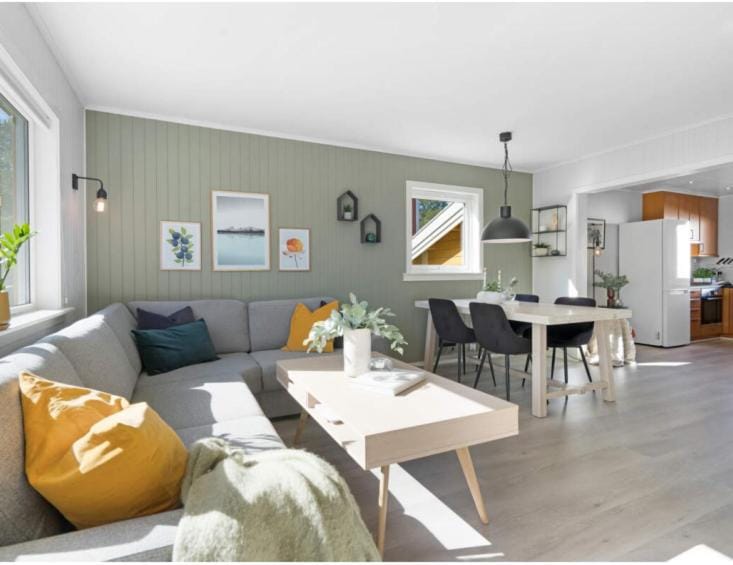 Living room, Seating area, Dining area