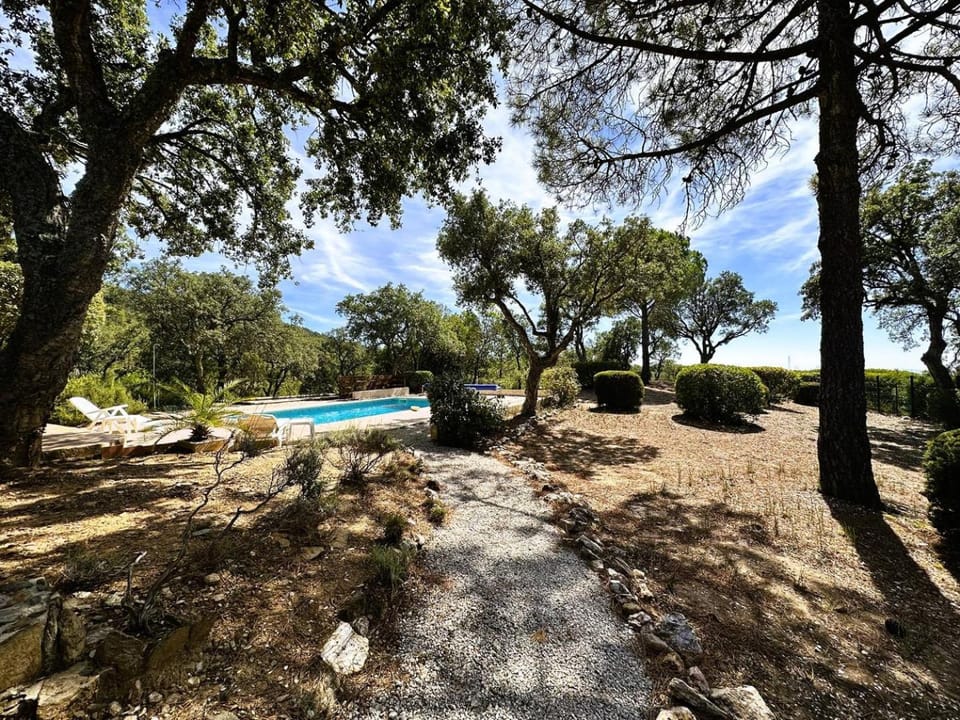 Le Plantier, maison pour 6 personnes avec piscine et jardin vue mer à La Londe-Les-Maures Villa in La Londe-les-Maures