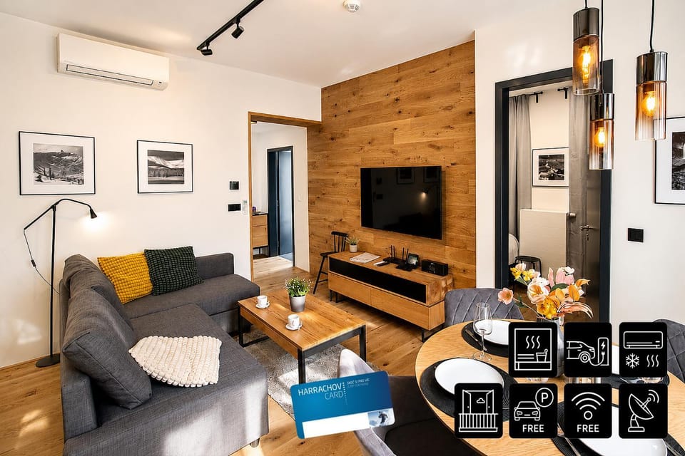 TV and multimedia, Living room, Seating area, Dining area, air conditioner