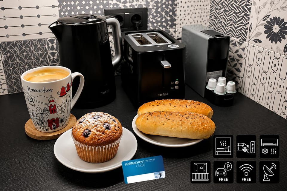 Coffee/tea facilities, Kitchen or kitchenette, Food and drinks, toaster, kitchen