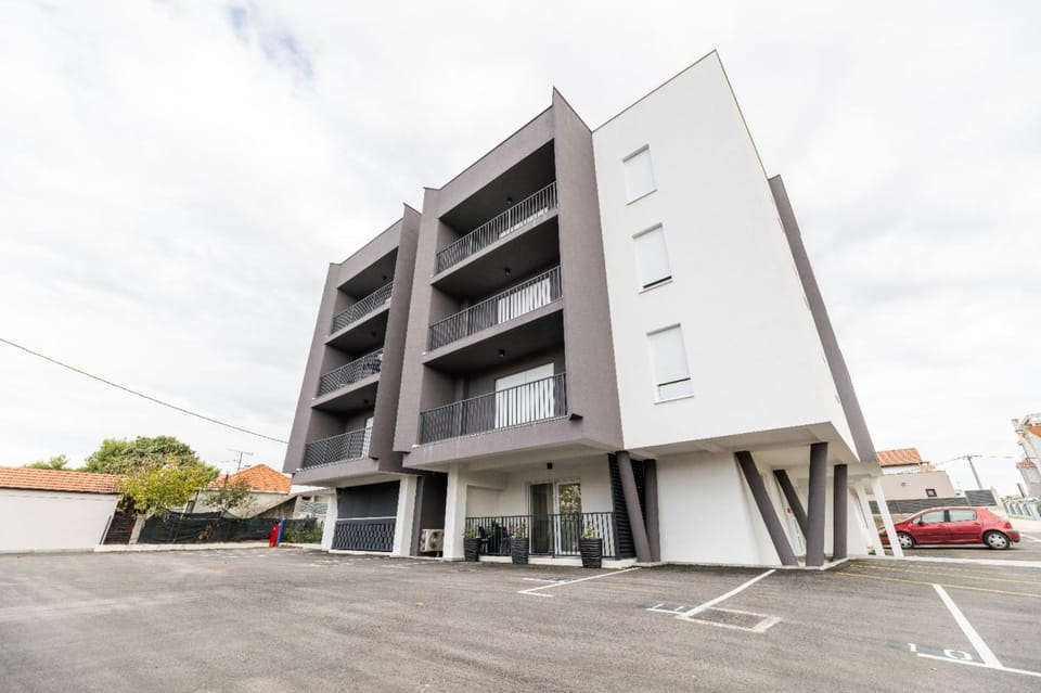 Property building, Location
