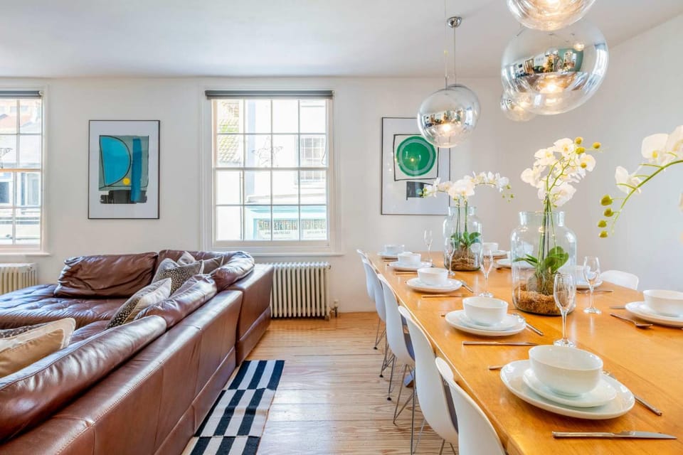 Living room, Dining area