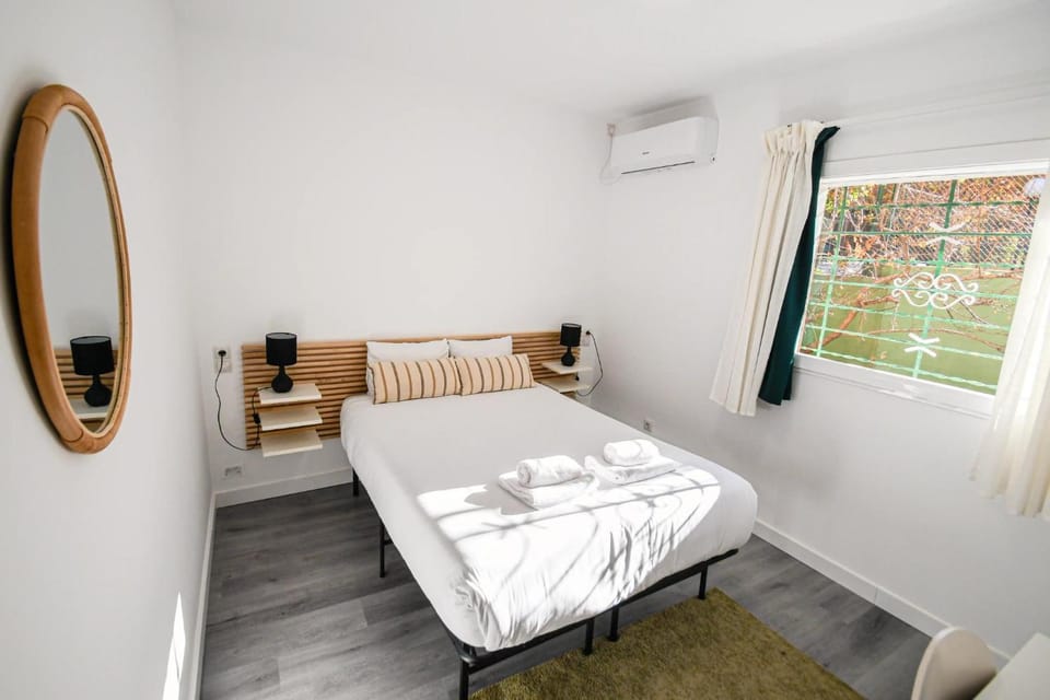 Bed, Photo of the whole room, Bedroom, towels, air conditioner