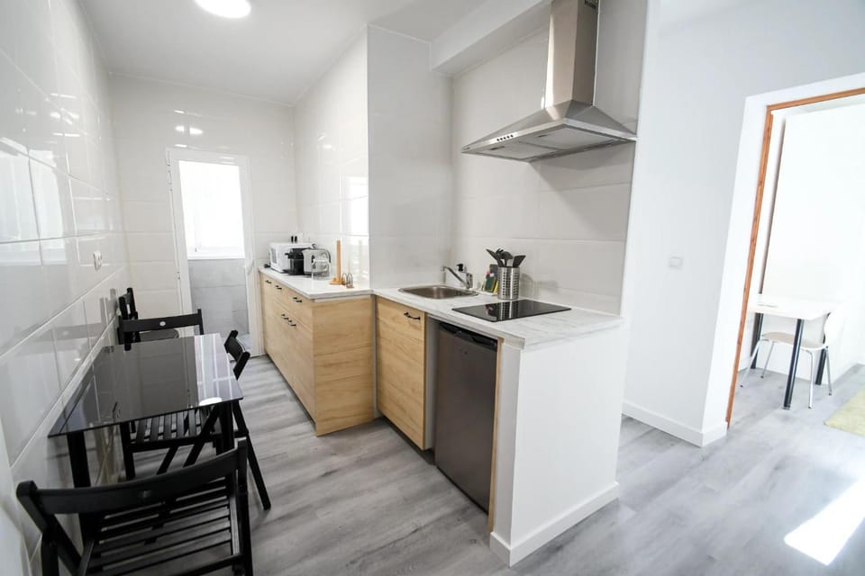 Coffee/tea facilities, Kitchen or kitchenette, Dining area