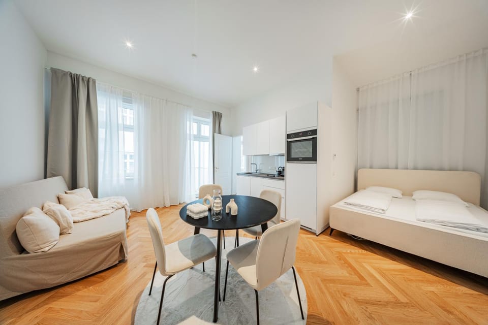 Bed, Seating area