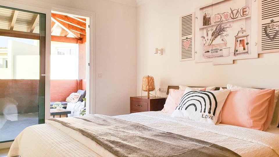 Bed, Balcony/Terrace, Balcony/Terrace, Bedroom