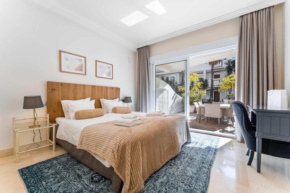 Aloha Hills Club Pools Spa Gym Apartment in Marbella