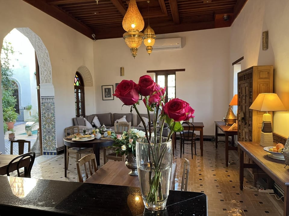Restaurant/places to eat, Dining area
