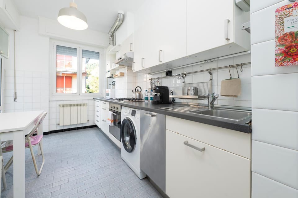 Kitchen or kitchenette, Dining area, dishwasher, oven, washing machine