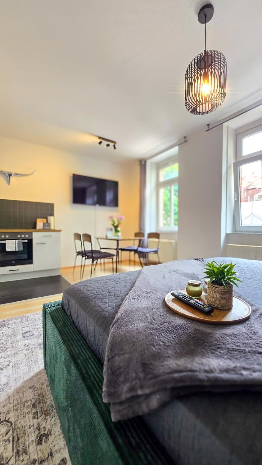 TV and multimedia, Kitchen or kitchenette, Living room, Dining area, stove