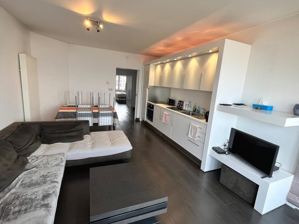 Kitchen or kitchenette, Seating area, Dining area, oven, stove