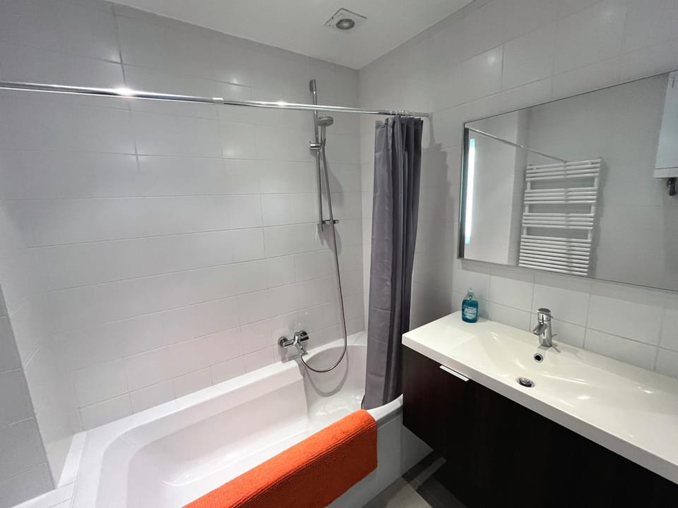 Bathroom, Bath
