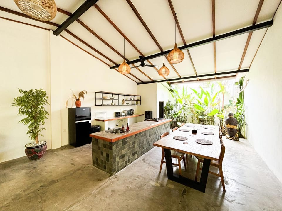 Kitchen or kitchenette, Seating area, minibar