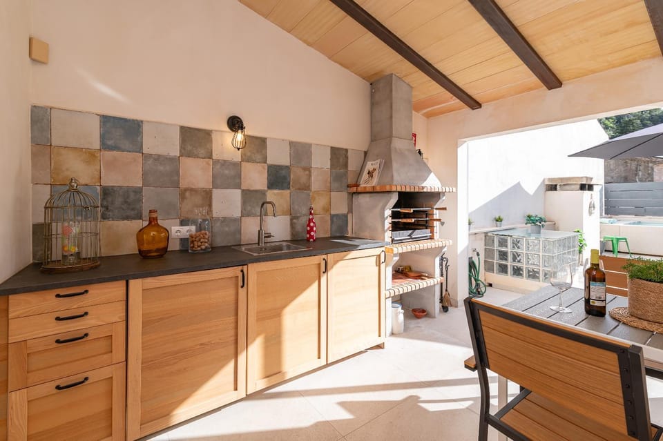 BBQ facilities, Dining area