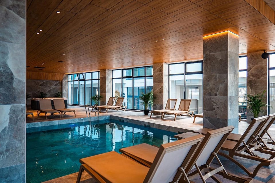 Seating area, Swimming pool, sunbed