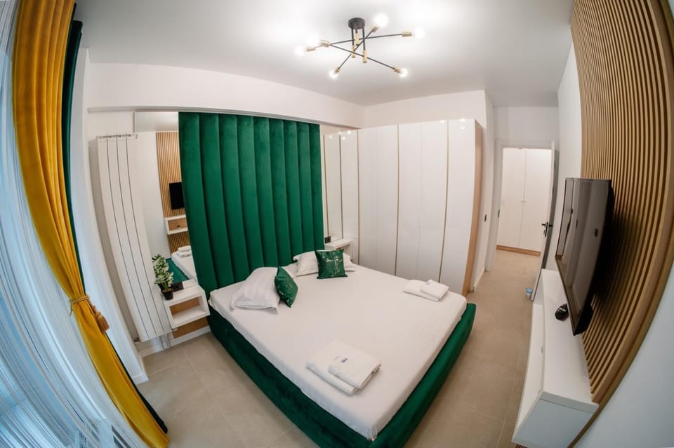 Bed, TV and multimedia, Photo of the whole room, Bedroom, wardrobe