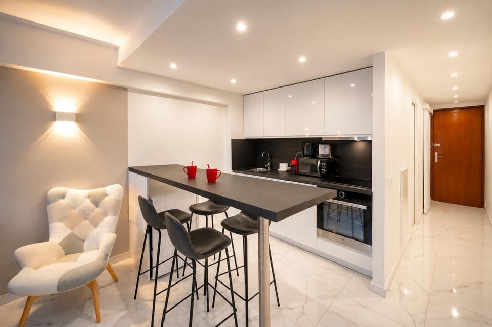 FRGK Victoria 4 Central Cannes studio Terrace, AC & Ultra-Fast Wi-Fi Apartment in Cannes